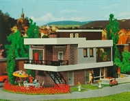 B-257 Modernes Haus mit Flach