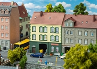 Stadthaus mit Modellbaugeschä