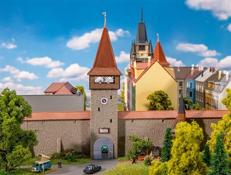 Altstadtturm mit Mauer