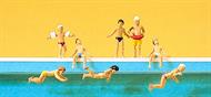 Kinder im Schwimmbad