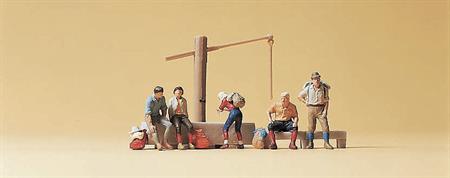 Rastende am Dorfbrunnen